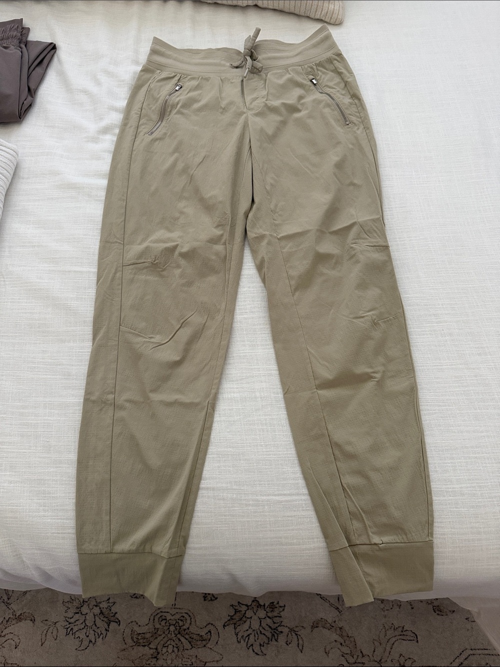 Athleta joggers in 6/T